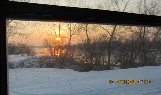 華沙北郊的冬日朝陽初昇