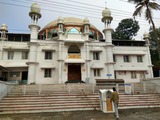 Kalamassery Njalakam Juma Masjid, NH 47, Near Police station, South Kalamassery, Kalamassery, Ernakulam, Kerala 682024, India, Mosque, state KL