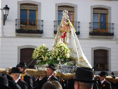Imagen de la Virgen durante la procesión del lunes de fiesta local en Pozoblanco en el año 2012. Foto: Pozoblanco News, las noticias y la actualidad de Pozoblanco (Córdoba), a 1 click. Prohibido su uso y reproducción * www.pozoblanconews.blogspot.com