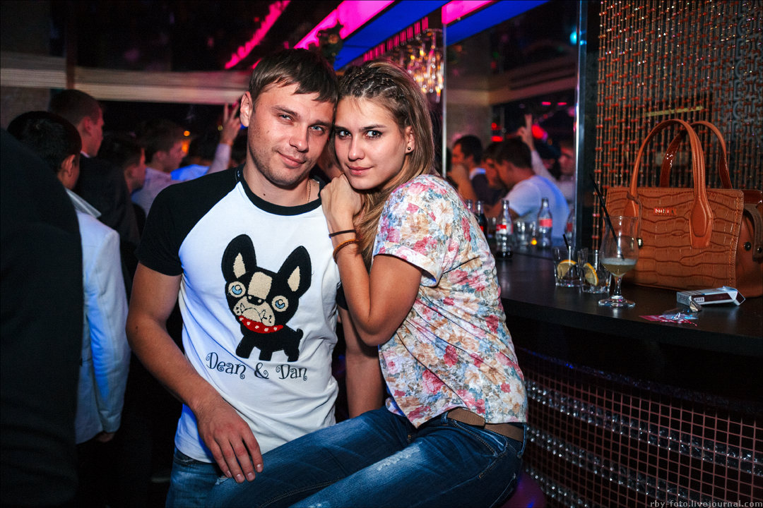Сходил вчера в клуб. Чуть не оглох, да ещё и на мужской стриптиз попал, блин. :)