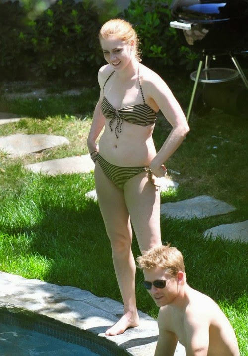 Amy Adams At The Pool In A Green Bikini 01