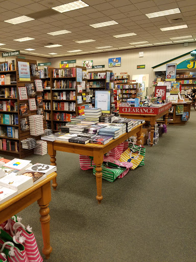 Book Store «Barnes & Noble», reviews and photos, 1991 Sproul Rd, Broomall, PA 19008, USA
