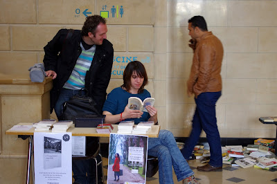 Le stand de l'Alliance Internationale avec Amélie et Tangi