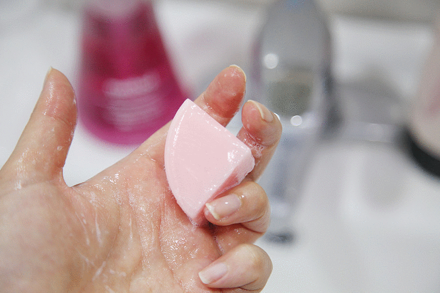 Xà phòng trị mụn Hàn Quốc Strawberry Milk Soap Daily Skin