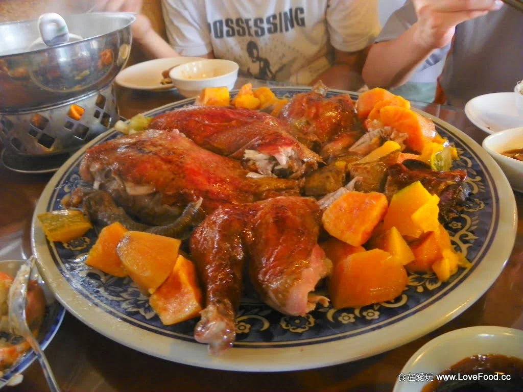 宜蘭員山美食老媽媽豆腐乳桶仔雞金黃酥脆全雞與烤地瓜