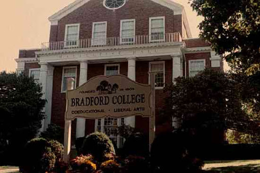 Top 10 Most Haunted Campuses In Us Image