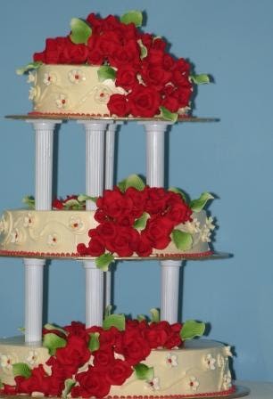 white wedding cakes with red roses. red in white wedding cakes