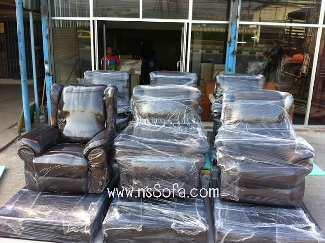 โซฟาสั่งทำ เป็น โซฟาปรับเอน (Recliner) ที่ โรงพยาบาล สมุทรสาคร สำหรับผู้มาฟอกไต เป็น โซฟาหนังแท้ ผิวสัมผัส สีน้ำตาลเข้ม 1 ที่นั่ง จำนวน 6 ชุด