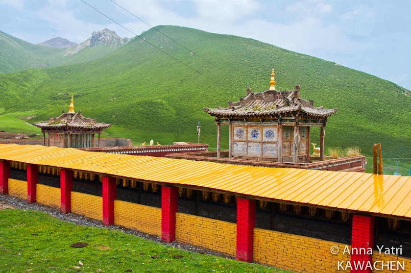 Кора вокруг священной горы Амнье Мачен в Тибете