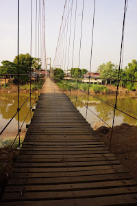 Pont sur la rivière Yom