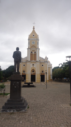 Catedral de São Pedro de Alcântara, Av. Getúlio Vargas - Centro, Floriano - PI, 64800-000, Brasil, Local_de_Culto, estado Piauí