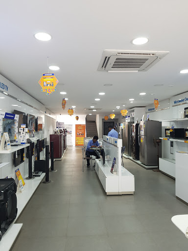 Samsung, 39,T.B. Road, Arasaradi, Old Dindigul Rd, North Gate, Thomas Colony, Somasundaram Nagar, Madurai, Tamil Nadu 625010, India, Electronics_Retail_and_Repair_Shop, state TN