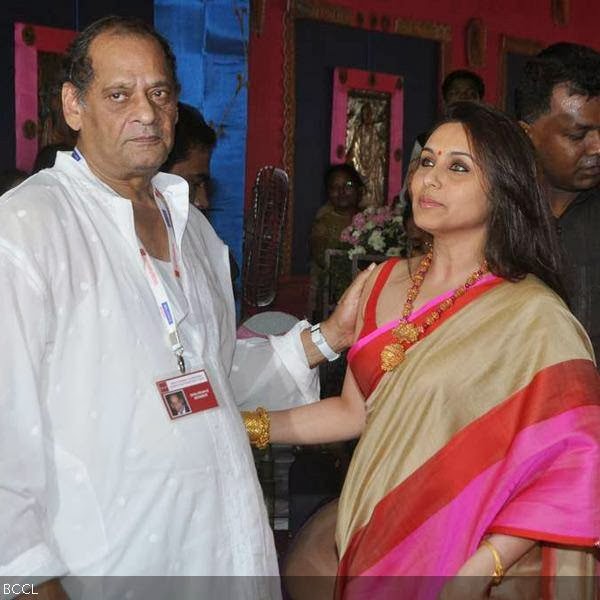 Rani Mukerji with her uncle Shomu Mukherjee attends the Durga Puja celebrations in Mumbai. (Pic: Viral Bhayani)