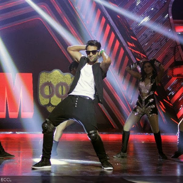 Jackky Bhagnani performs during the promotion of his movie Youngistan on the sets of the dance reality show Boogie Woogie Kids Championship, in Mumbai. (Pic: Viral Bhayani)
