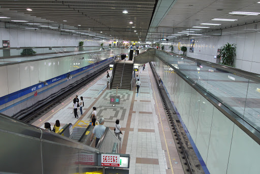 Zhongxiao Dunhua Station
