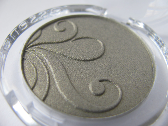 essence-eyeshadow-45-back-to-khaki