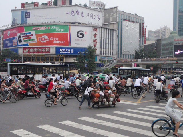 Typical Chengdu intersection