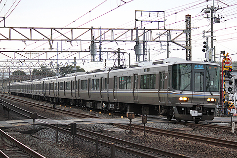 JR西日本　223系通勤・近郊型電車