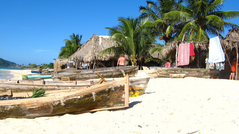 Cayos Cochinos. Fishing boats of Garifuna