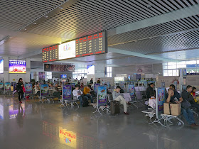 waiting area inside the Zhuhai Railway Station