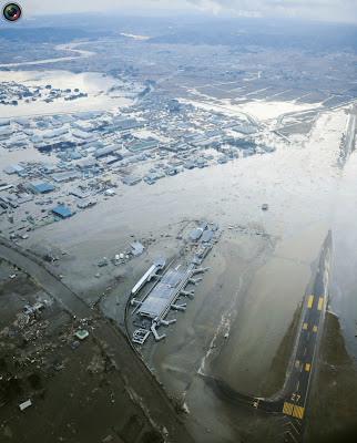 [Internacional] Diversas Fotos do Aeroporto Inundado no Japão (Sendai)  Aerop+Sendai_Japao_Tsunami_mar2011+%252825%2529