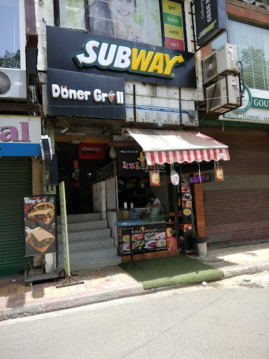 Subway, 36, Main Market, Defence Colony, New Delhi, Delhi 110024, India, Hamburger_Restaurant, state DL