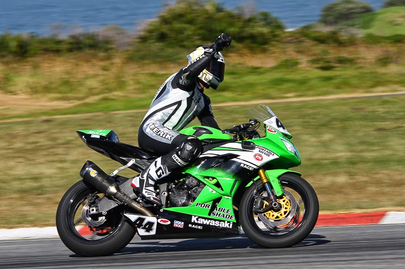 IMG_0357 Seller and Isaacs share the spoils in SuperGP Run Ride Dive Motorsport