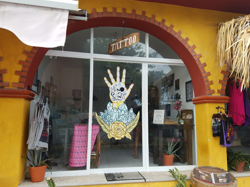 La Mano Santa Tattoo, Carlos Lazo 1, Centro - Supmza. 001, Isla Mujeres, Q.R., México, Estudio de tatuajes | QROO