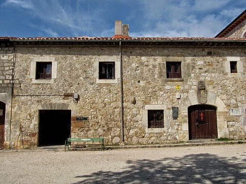 Albergue de peregrinos del monasterio de San Juan de Ortega, Burgos, Camino de Santiago Albergue de peregrinos del monasterio de San Juan de Ortega, Burgos, Camino de Santiago