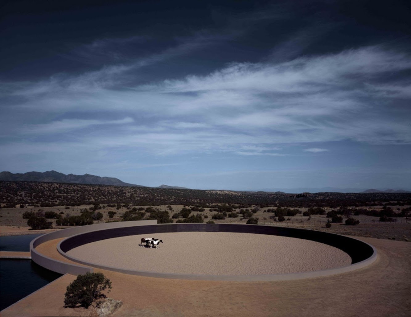 02-Tom-Ford's-Ranch-by-Tadao-Ando