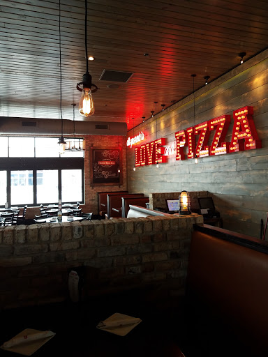 Pizza Restaurant «Home Run Inn Pizza - Berwyn», reviews and photos, 6825 W Cermak Road, Berwyn, IL 60402, USA