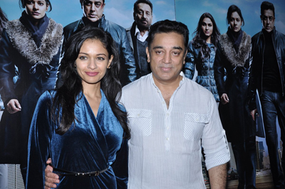 Kamal Haasan flanked by his lovely co-star Pooja Kumar during the press meet to address the controversy surrounding the movie 'Vishwaroop', held in Mumbai on January 31, 2013. (Pic: Viral Bhayani)