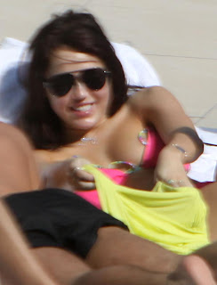 miley cyrus nip slip illegal