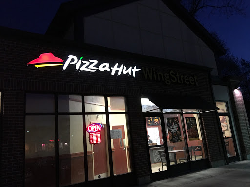 Pizza Restaurant «Pizza Hut», reviews and photos, 1037 Boulevard, West Hartford, CT 06119, USA