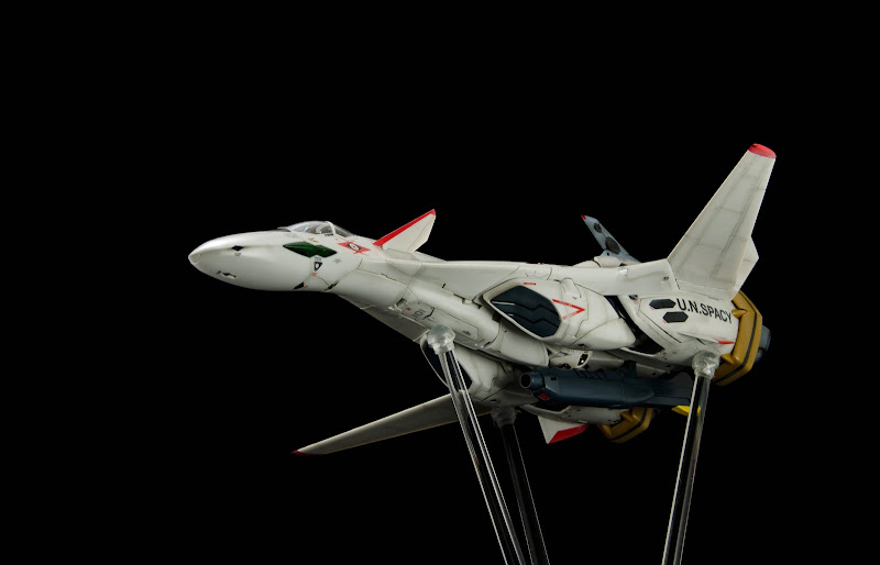 VF-19P_Fighter_08.jpg