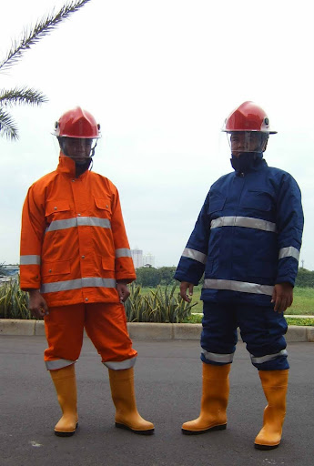 Nomex brandvertragende kleding en helm met polycarbonaat gezichtsbescherming vuurwerk pyrotechniek ipa