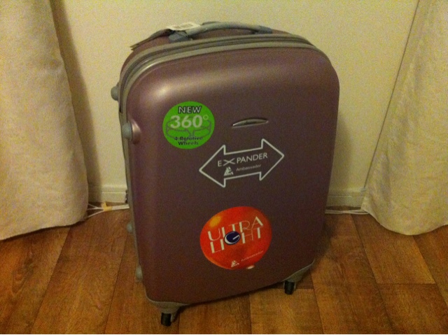 Tomas Varg: Inhandlat ny resväska