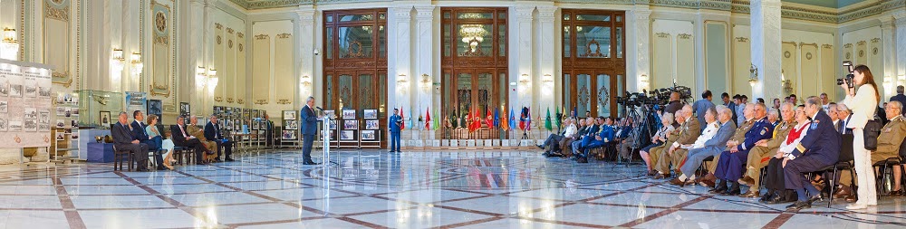 FOTO Principesa Margareta, la expoziția 70 de ani de la luptele de eliberare a teritoriului național, la Senatul României Principesa Margareta, la expoziția 70 de ani de la luptele de eliberare a teritoriului național, la Senatul României