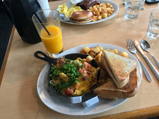 Breakfast Restaurant «Le Peep», reviews and photos, 3800 Calumet Ave, Valparaiso, IN 46383, USA