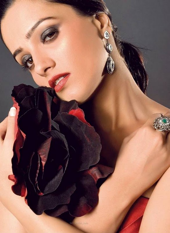 Celebraity S Hot And Sexy Images Indian Model Anita Hassanandani
