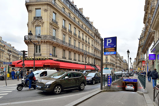 Parking Pyramides