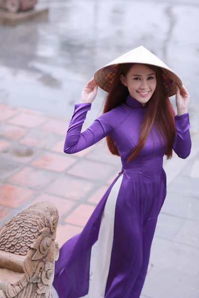 Bộ ảnh cô gái mặc áo dài tím Huế thật đẹp Ảnh cô gái xinh đẹp trong trang phục áo dài tím
