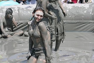 Foto Festival Mandi Lumpur di Boryeong, Korea Selatan Foto Festival Mandi Lumpur di Boryeong, Korea Selatan