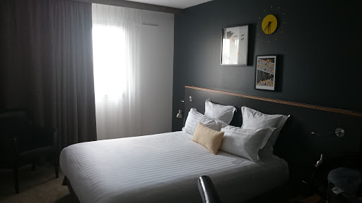 Best Western Plus Suitcase Paris La Défense
