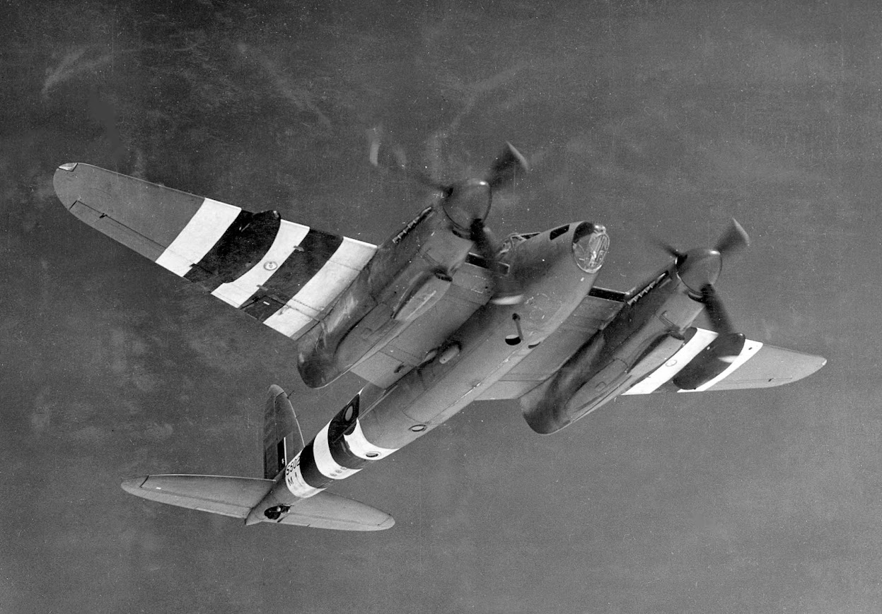 [6 juin 1944][KOPRO][Spitfire Mk IX Beer Barrel] Mosquito-Bandes-dinvasion_raf