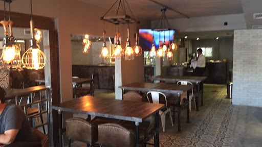 Domestic Gastro Pub, Río Tamazunchale 305, Del Valle, 66220 San Pedro Garza García, N.L., México, Pub restaurante | NL