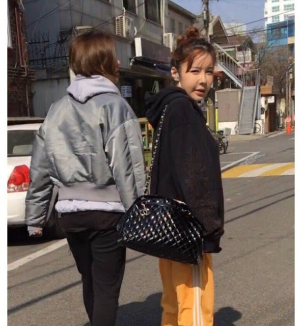 Park Bom (2NE1) được phát hiện đi lang thang trên đường với khuôn mặt "Mới" gây sốc cư dân mạng