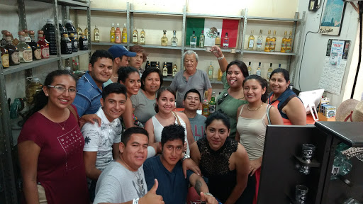 Vinos y Licores El Socio, Calle Luis Navarro 23, Centro, 46400 Tequila, Jal., México, Tienda de bebidas alcohólicas | JAL