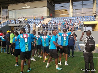 Dernière séance d’entraînement des Léopards ouverte au public avant d'affronter le Congo-Brazzaville en quarts de finale de la Can 2015. Radio Okapi/Ph.Nana Mbala