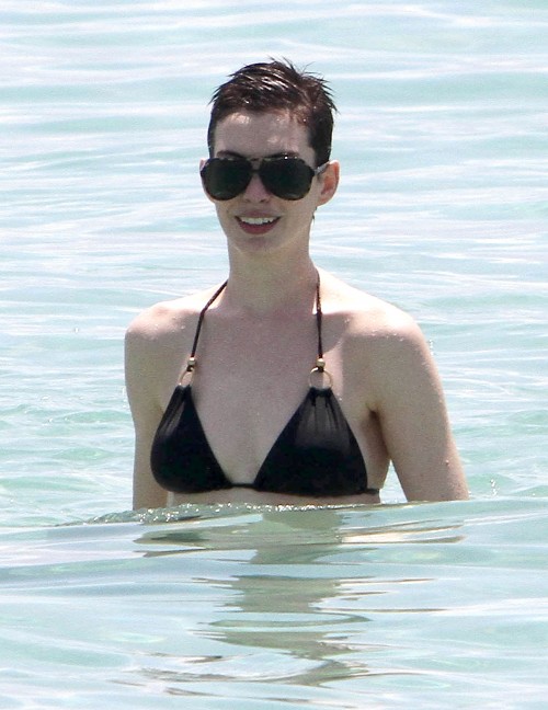 Anne Hathaway At The Beach In Miami In A Bikini 05-11-12 01
